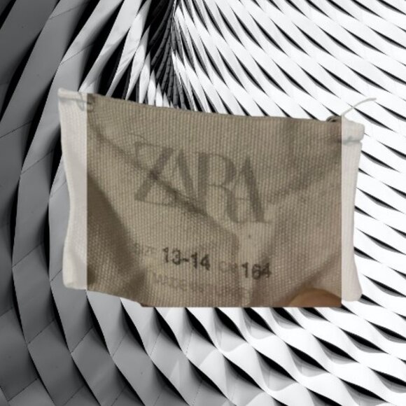 ZARA Black Hoodie - Junior - Picture 2 of 9